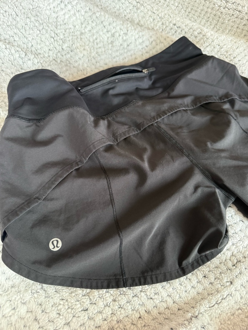 Women’s Lululemon speed up shorts - size 6 excellent like new condition. - Picture 5 of 5